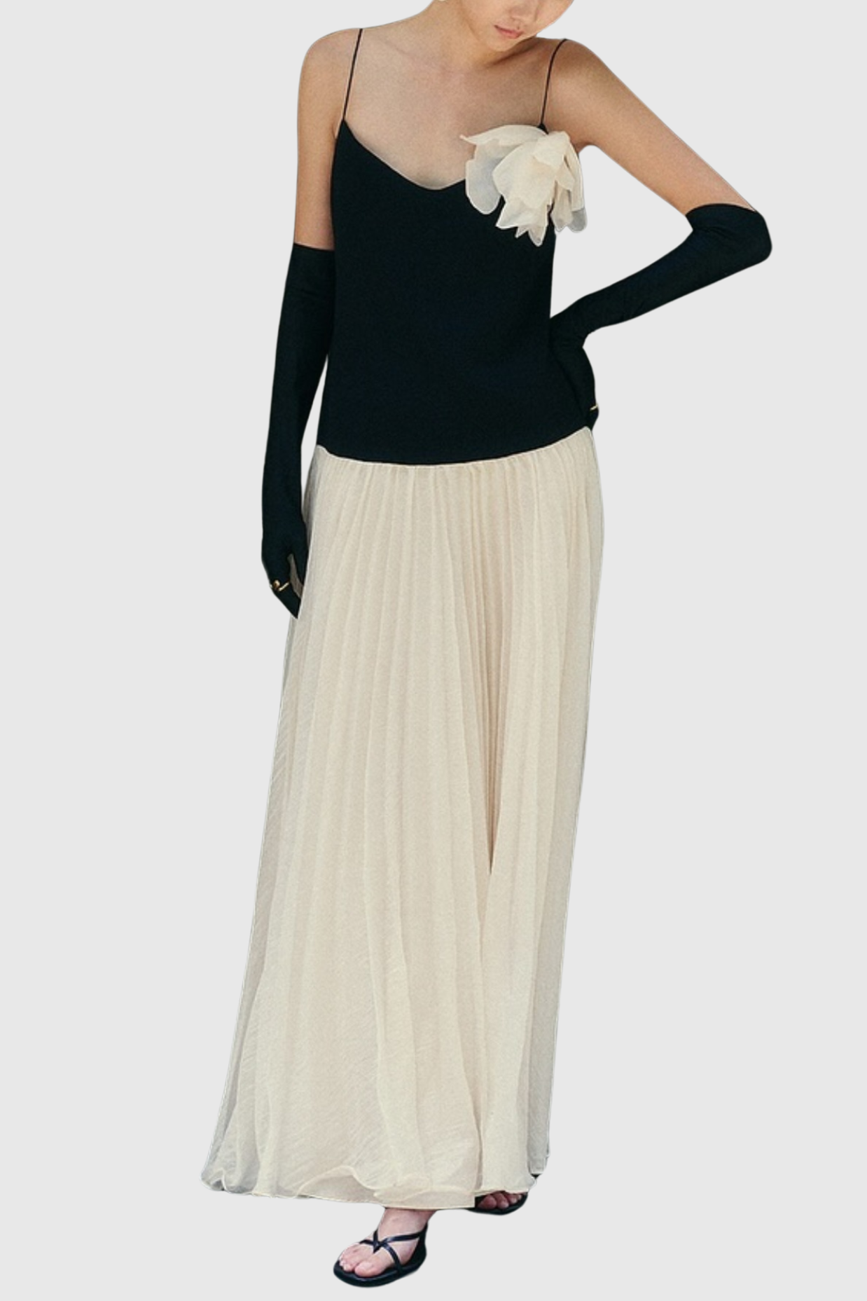 Effortlessly Elegant Dress with a Timeless Design