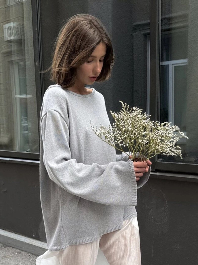Well Tailored Sweater with a Graceful Silhouette