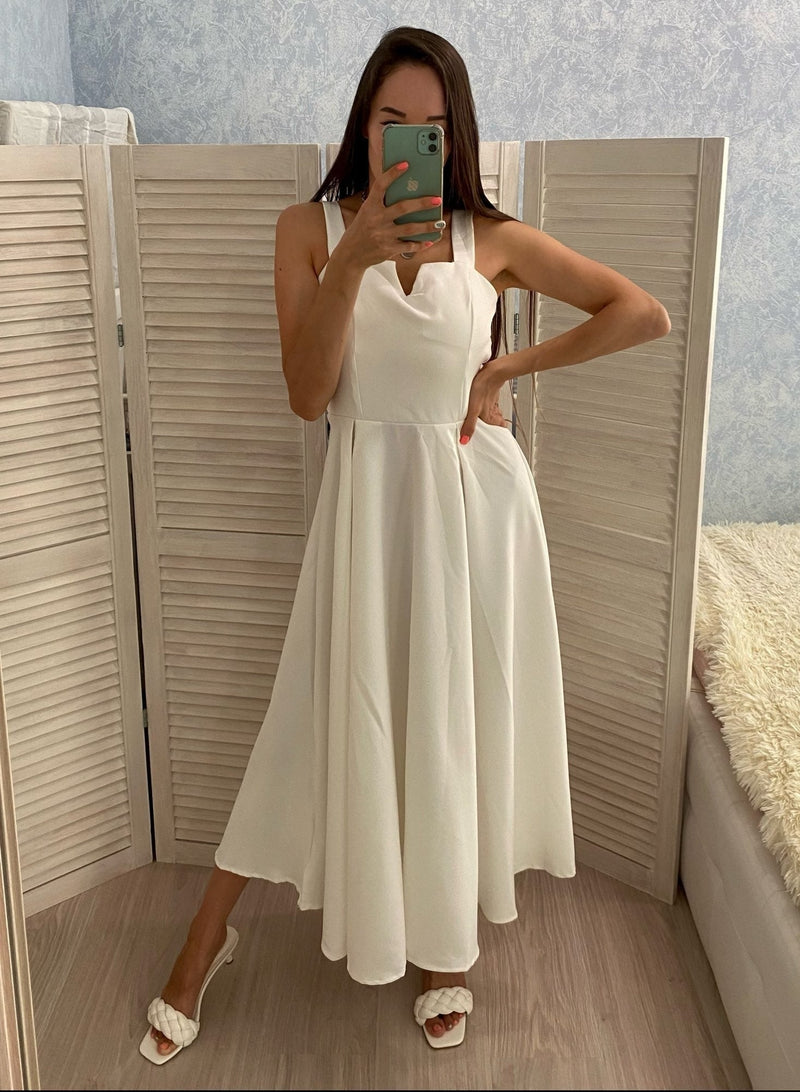 Classic Vintage Dress with a Flattering Fit