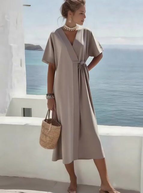 Well Tailored Dress with a Graceful Silhouette