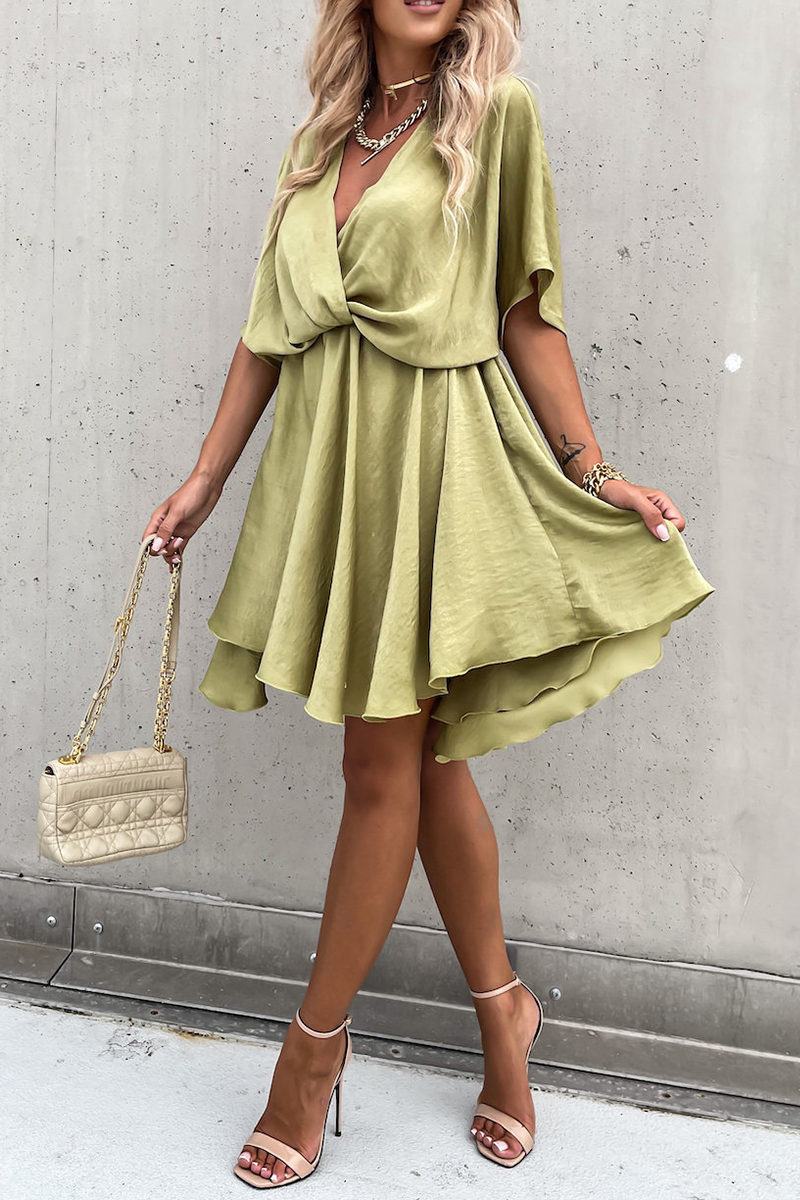 Well Tailored Dress with a Graceful Silhouette