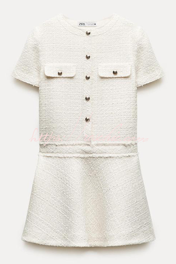 Gracefully Styled Dress for Any Occasion