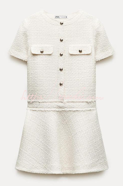 Gracefully Styled Dress for Any Occasion