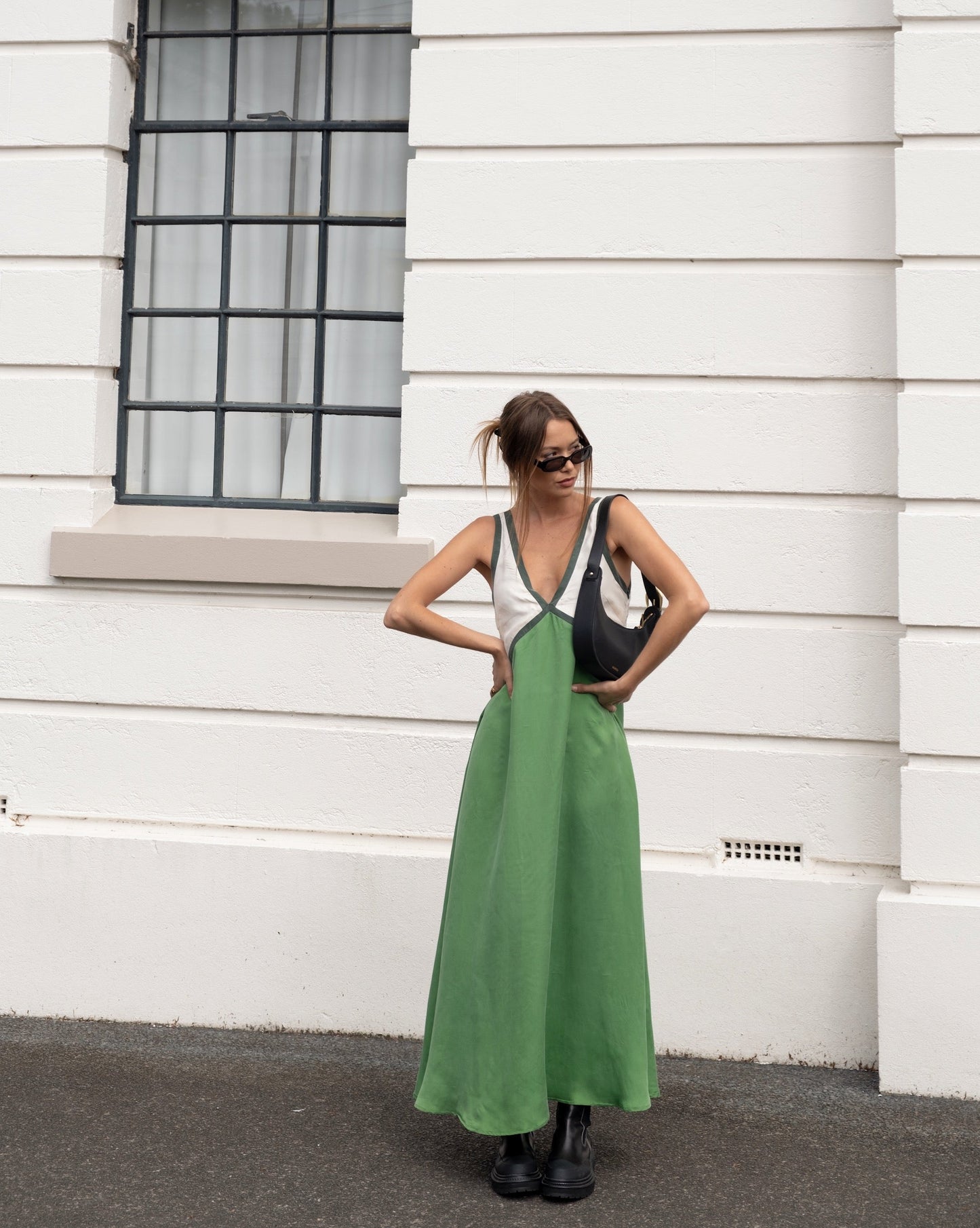 Effortlessly Elegant Dress with a Timeless Design