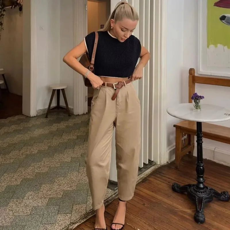 Well Tailored Pants with a Graceful Silhouette