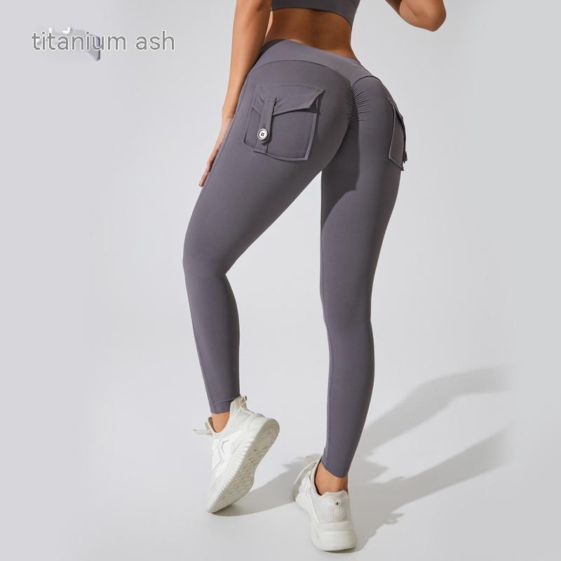 Effortlessly Elegant Pants with a Timeless Design