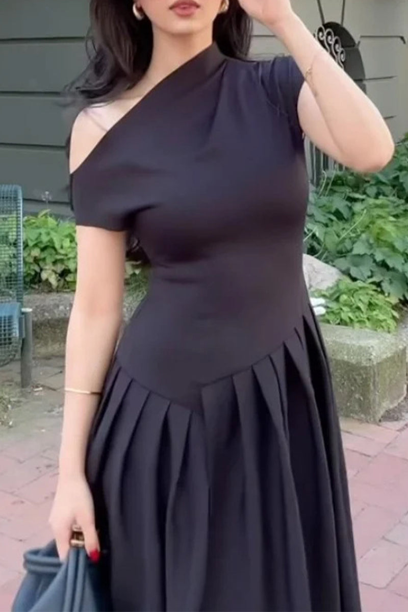 Well Tailored Dress with a Graceful Silhouette