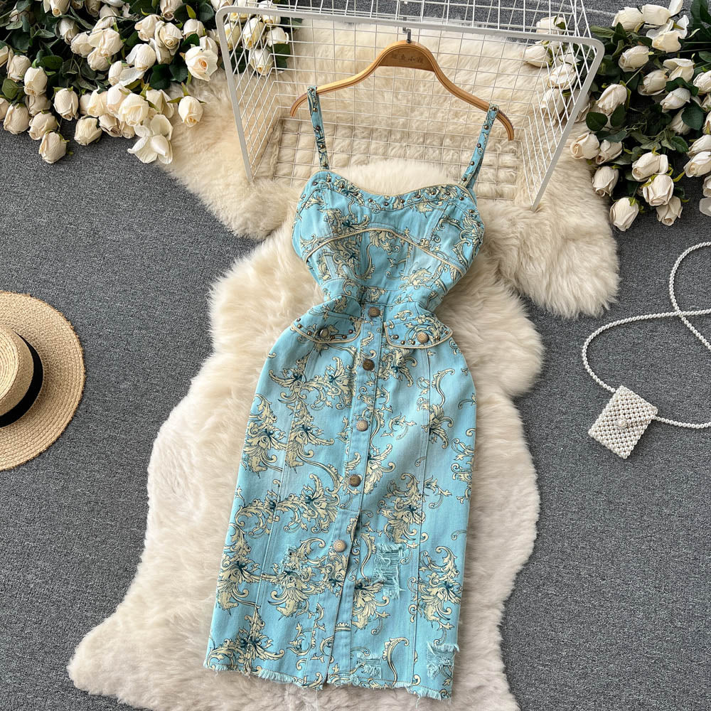 Beautifully Finished Dress in a Timeless Design