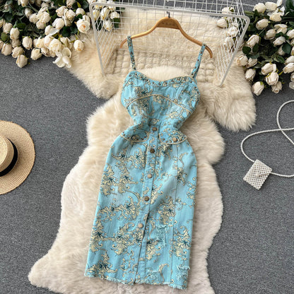 Beautifully Finished Dress in a Timeless Design