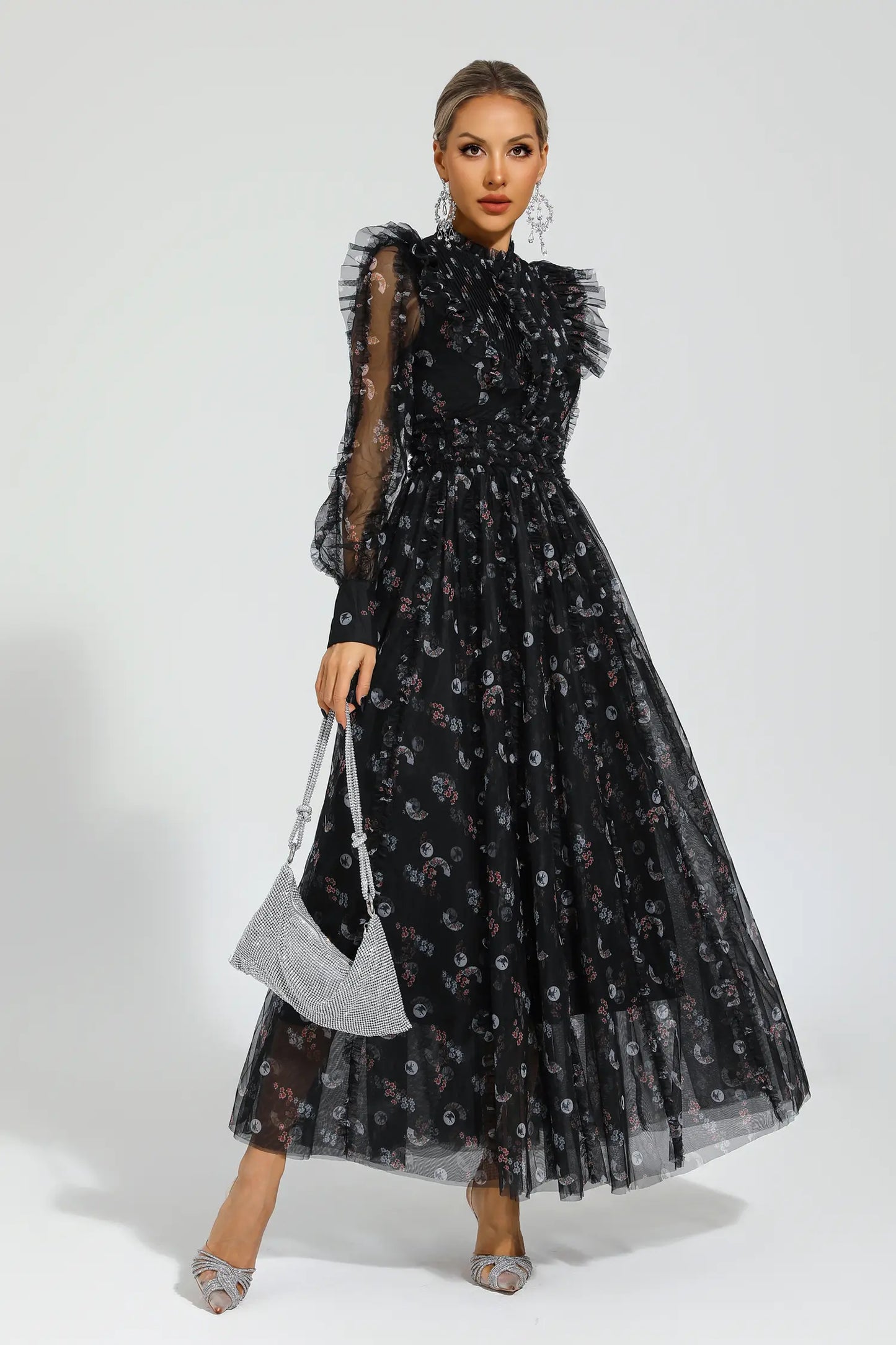 Beautifully Finished Dress in a Timeless Design