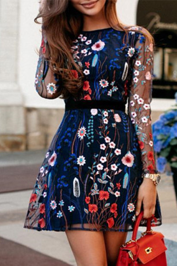 Classic Vintage Dress with a Flattering Fit