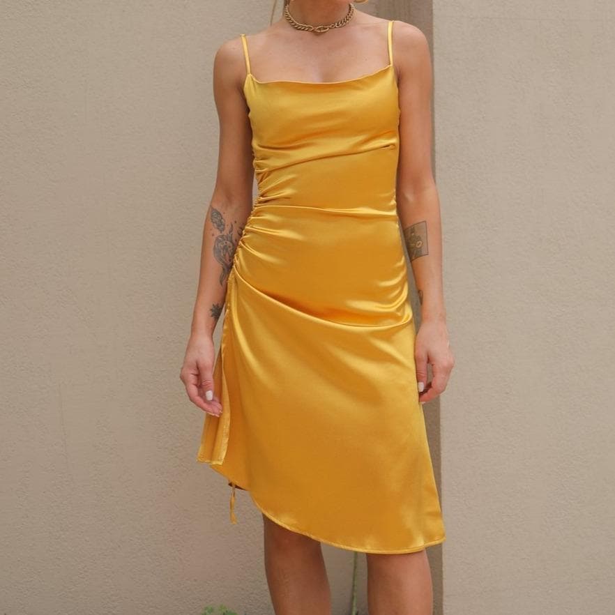 Well Tailored Dress with a Graceful Silhouette