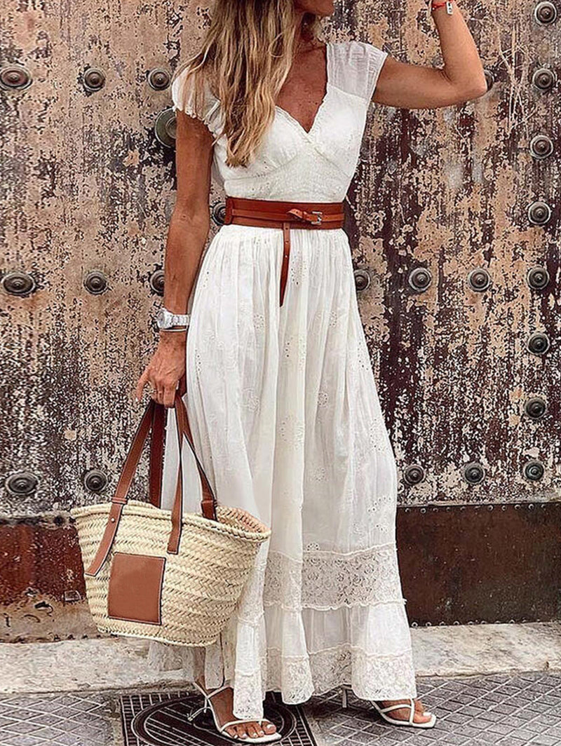 Effortlessly Elegant Dress with a Timeless Design