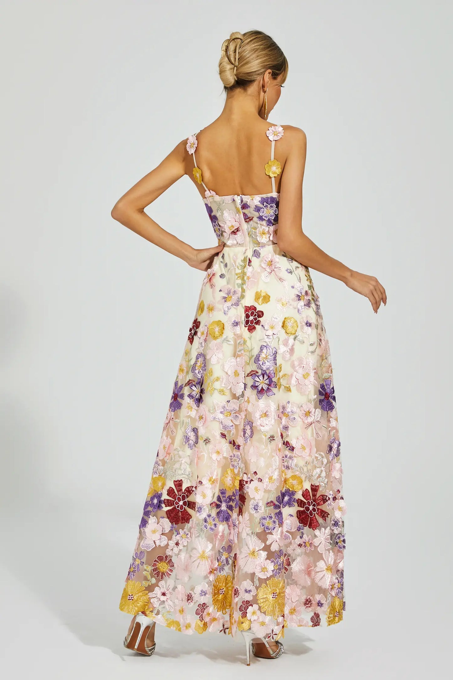 Gracefully Styled Dress for Any Occasion