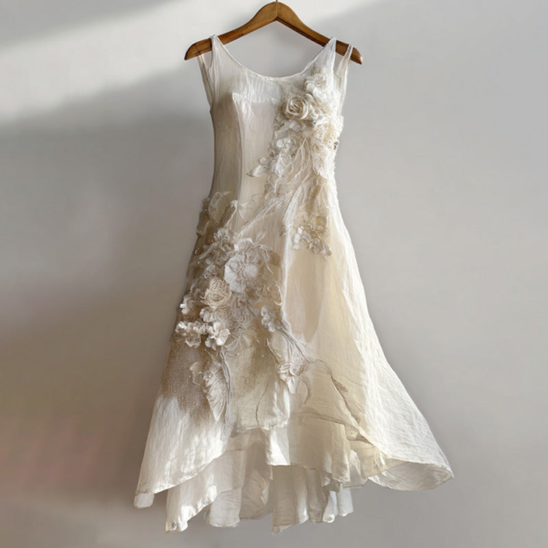 Effortlessly Elegant Dress with a Timeless Design