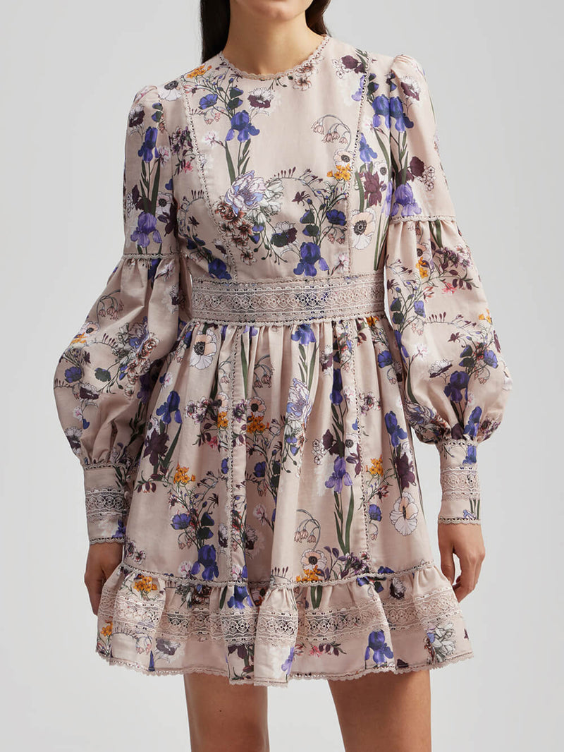 Classic Vintage Dress with a Flattering Fit