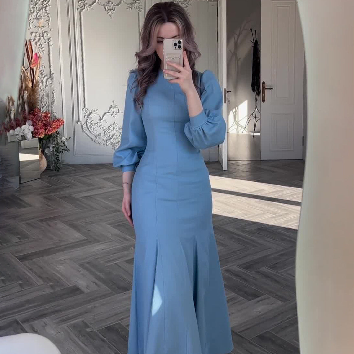 Beautifully Finished Dress in a Timeless Design