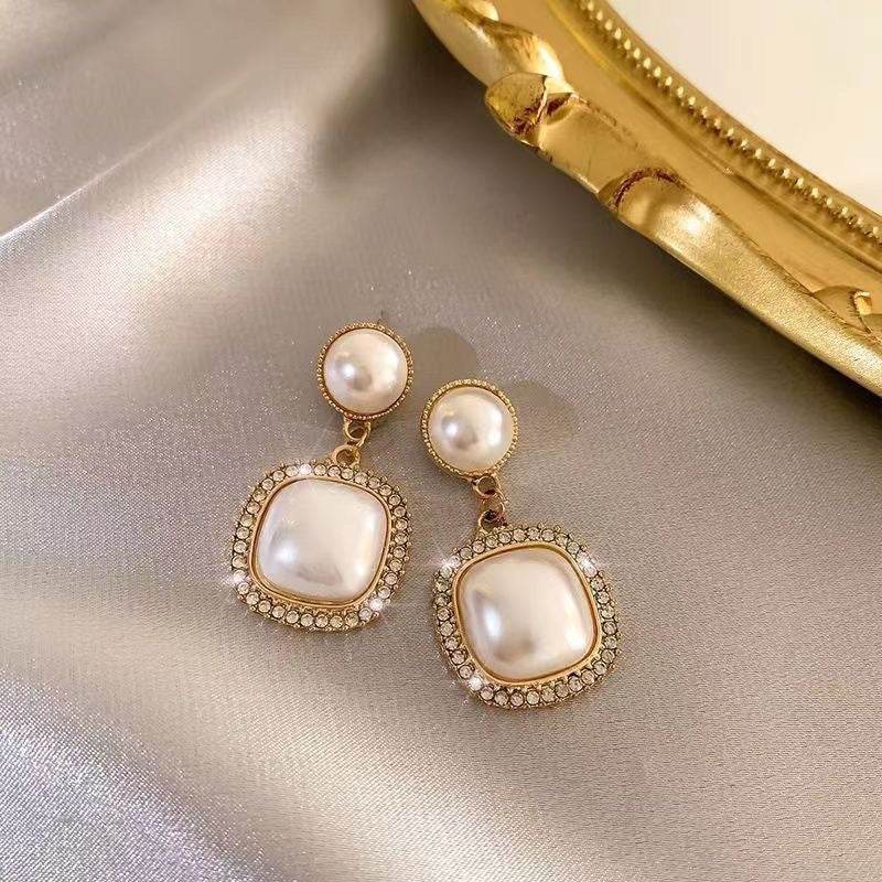 Romantic Pearl Earring for Special Moments