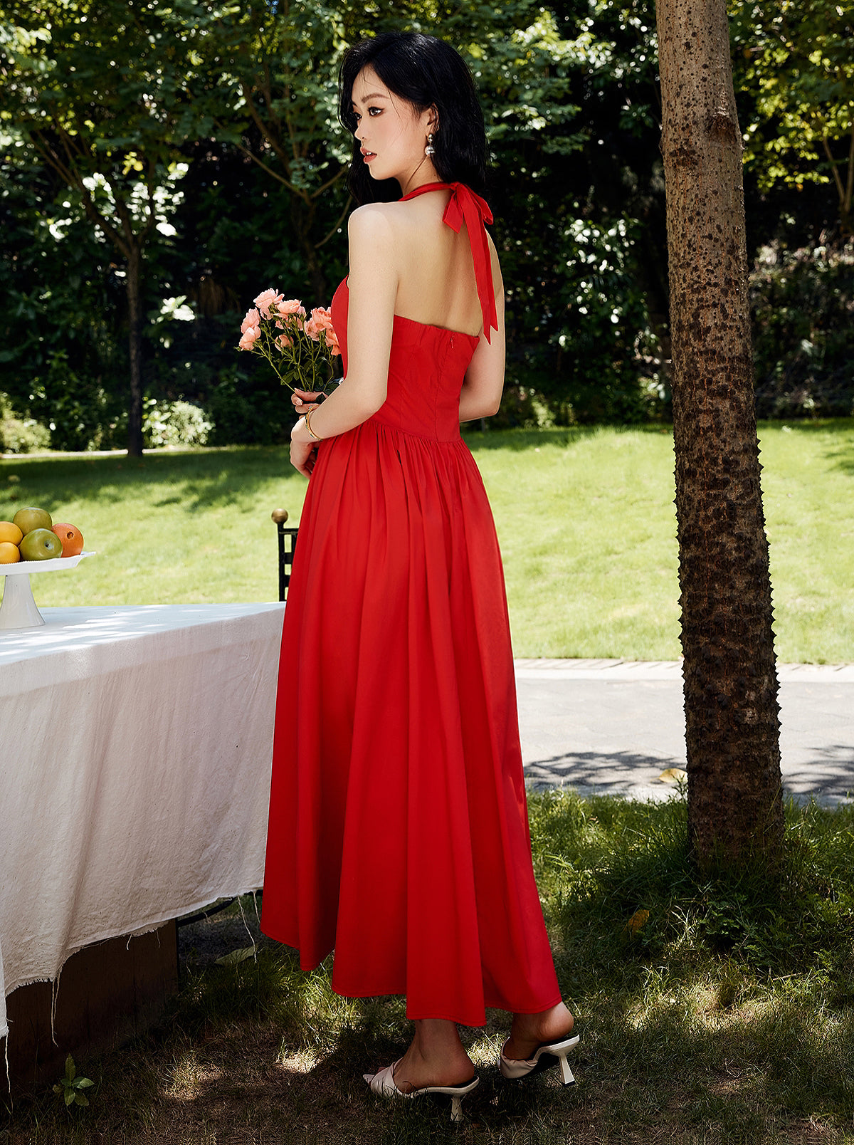 Well Tailored Dress with a Graceful Silhouette