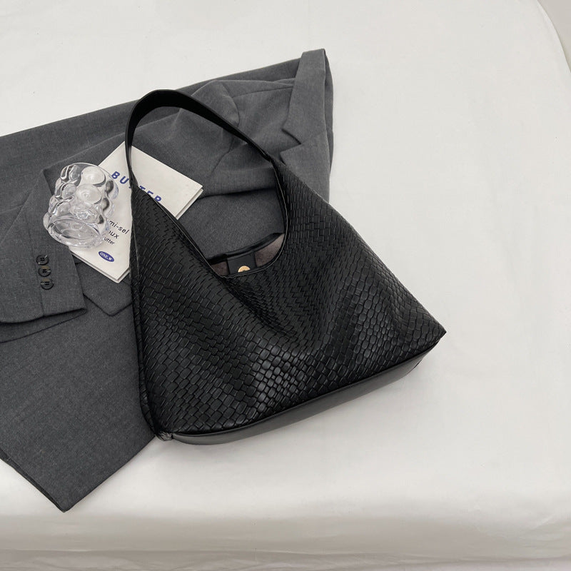 Polished Bag with an Effortless Classic Look