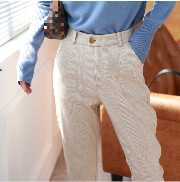 Well Tailored Pants with a Graceful Silhouette