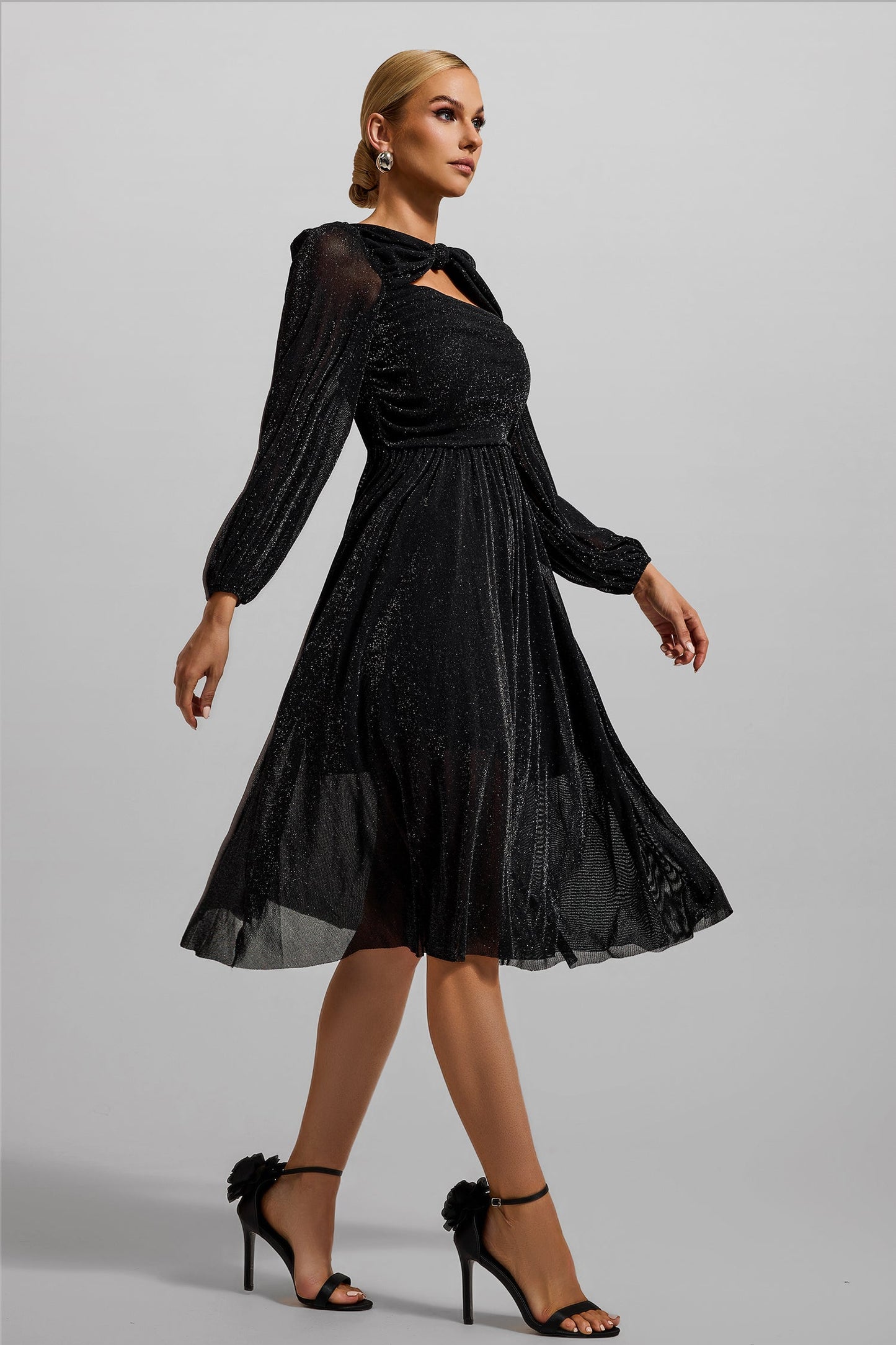 Well Tailored Dress with a Graceful Silhouette