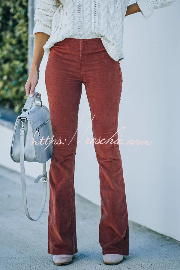 Effortlessly Elegant Pants with a Timeless Design