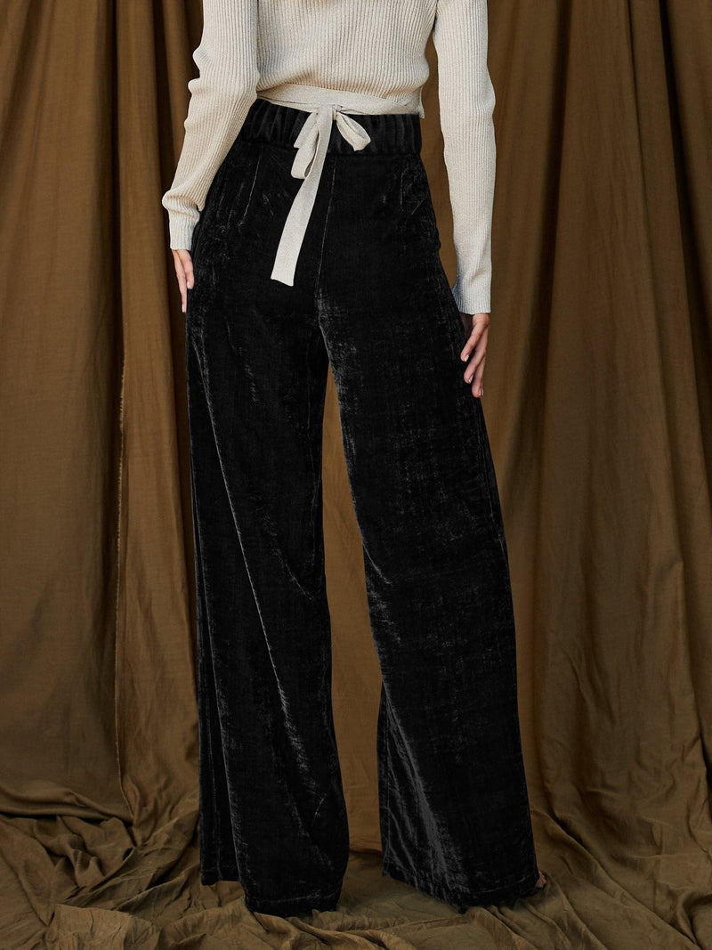 Well Tailored Pants with a Graceful Silhouette