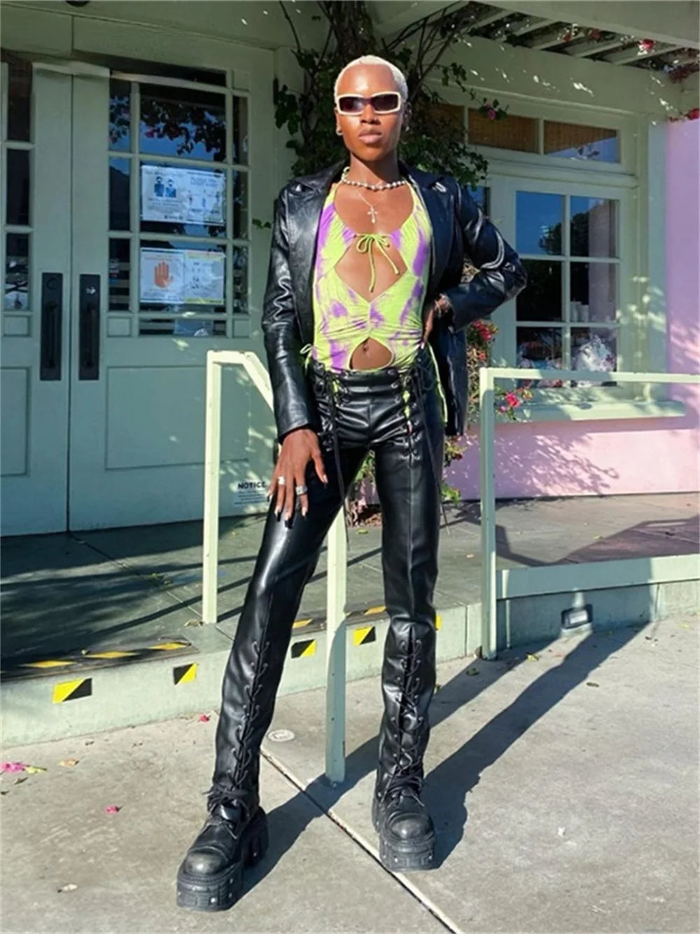 Well Tailored Pants with a Graceful Silhouette
