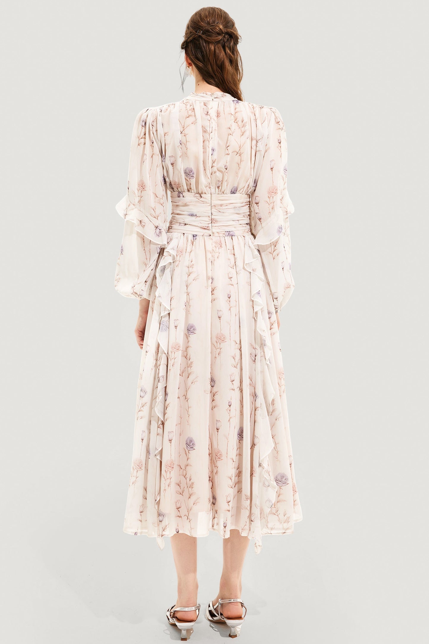 Beautifully Finished Dress in a Timeless Design