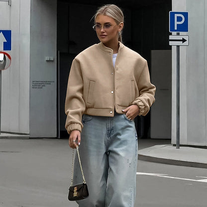 Effortlessly Elegant Jacket with a Timeless Design