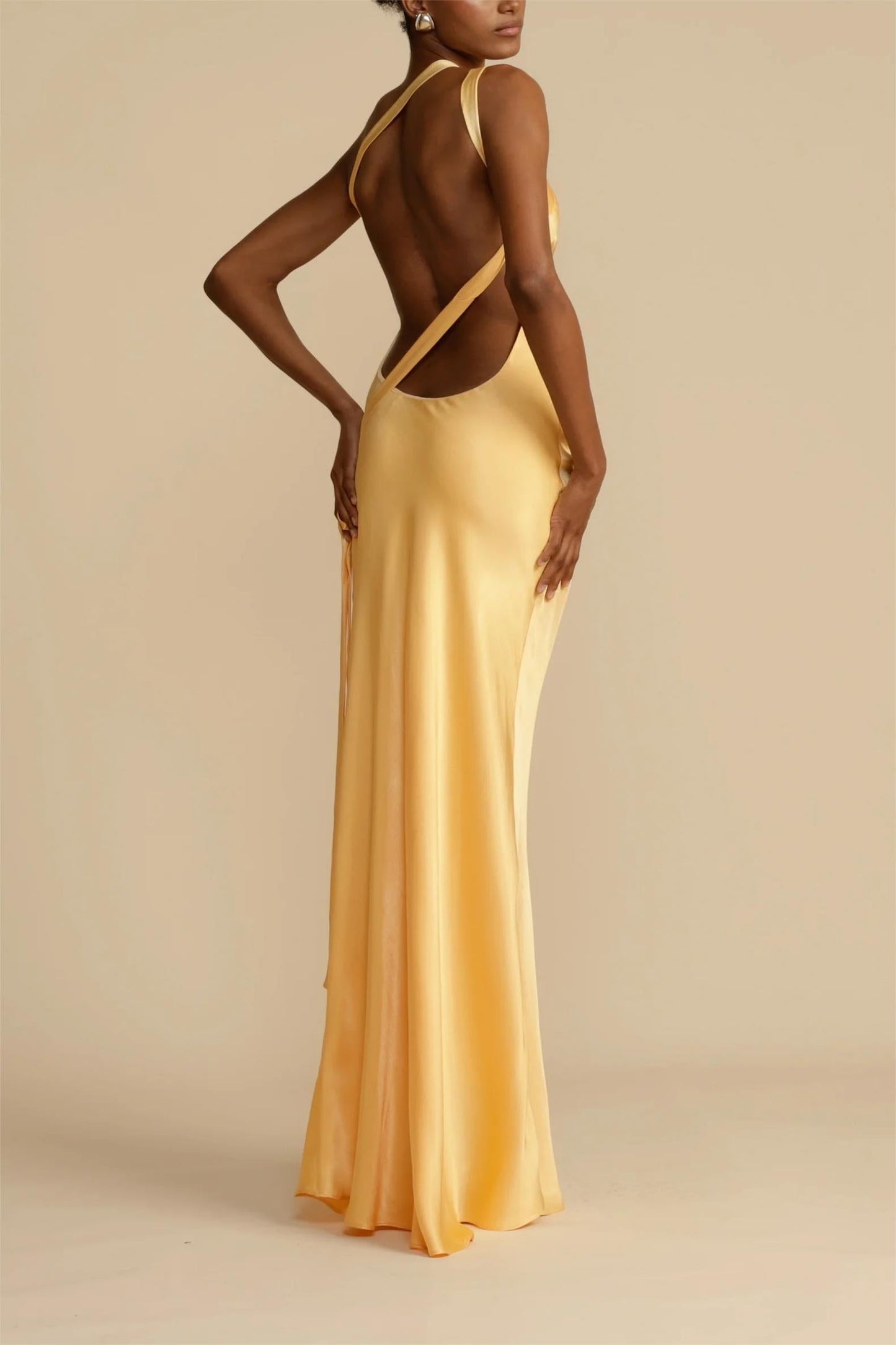 Beautifully Crafted Dress in a Classic Style