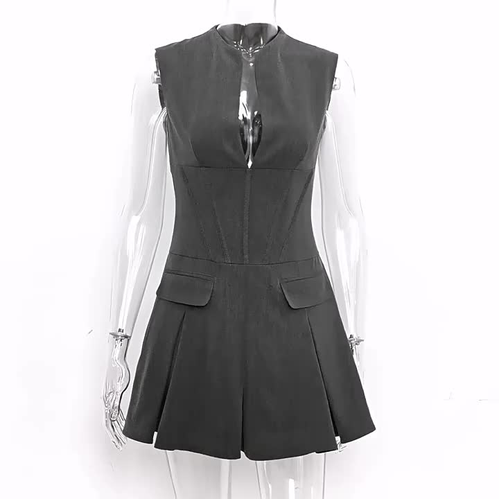 Beautifully Finished Dress in a Timeless Design