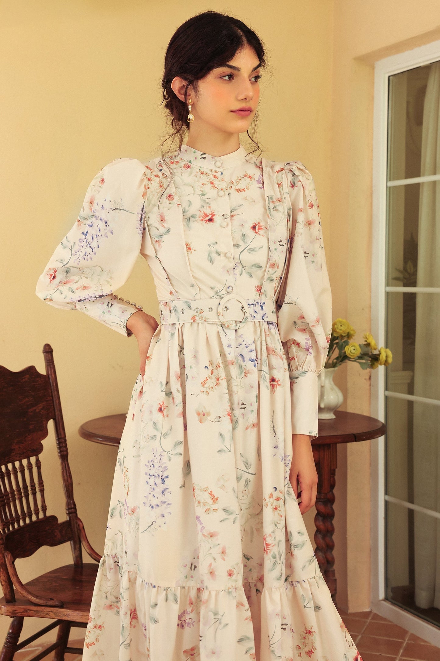 Well Tailored Dress with a Graceful Silhouette