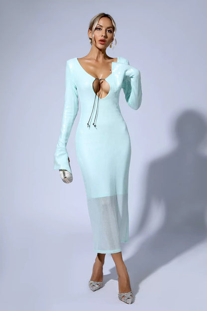 Beautifully Finished Dress in a Timeless Design