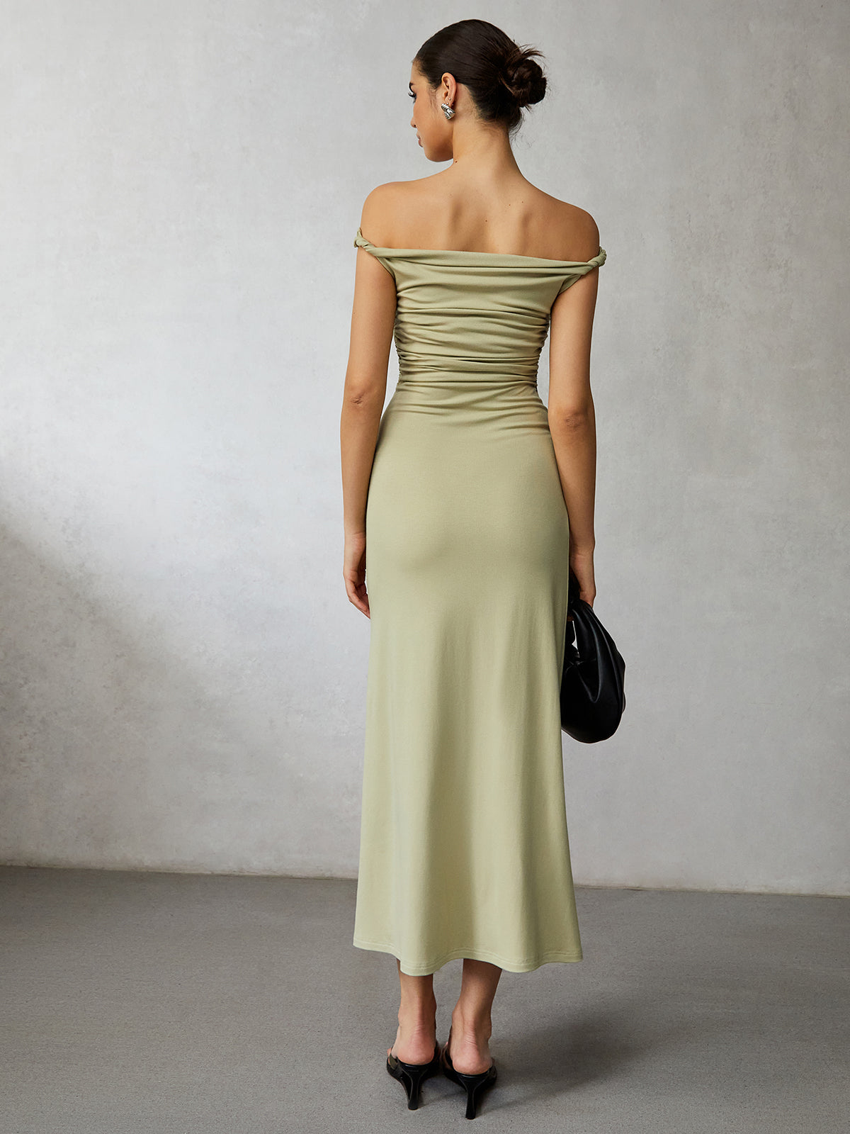 Effortlessly Elegant Dress with a Timeless Design