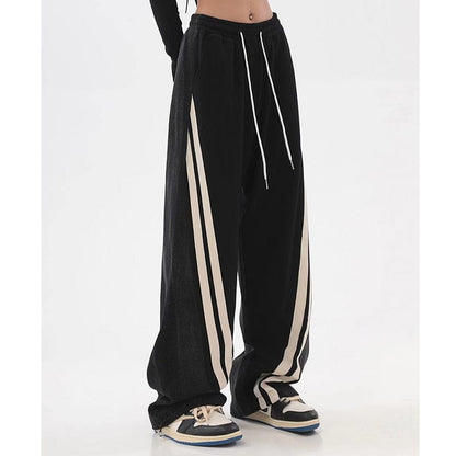 Effortlessly Elegant Pants with a Timeless Design