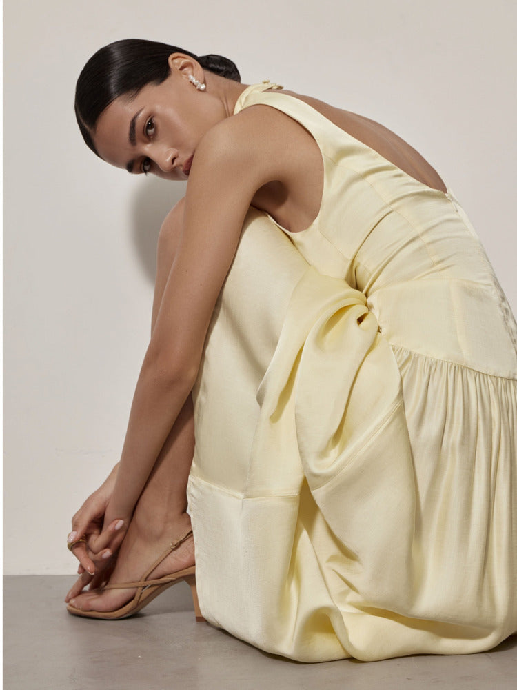 Well Tailored Dress with a Graceful Silhouette