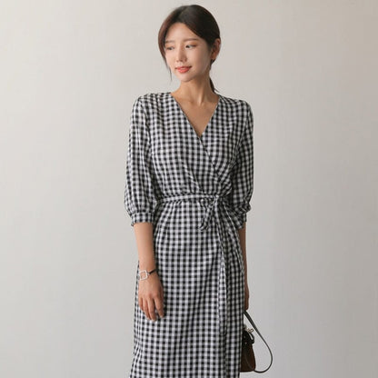 Well Tailored Dress with a Graceful Silhouette