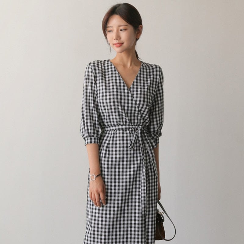 Well Tailored Dress with a Graceful Silhouette