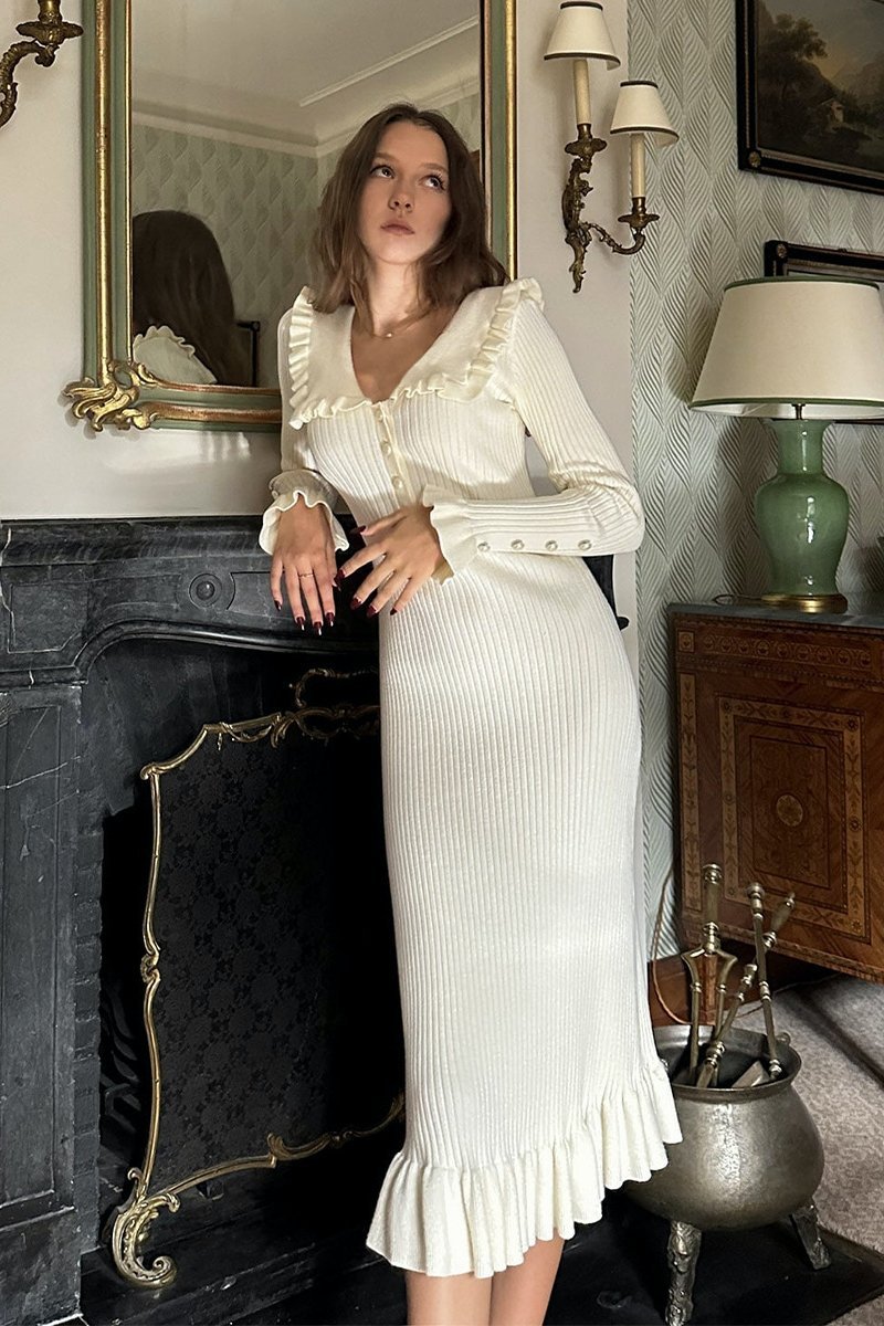 Beautifully Finished Dress in a Timeless Design