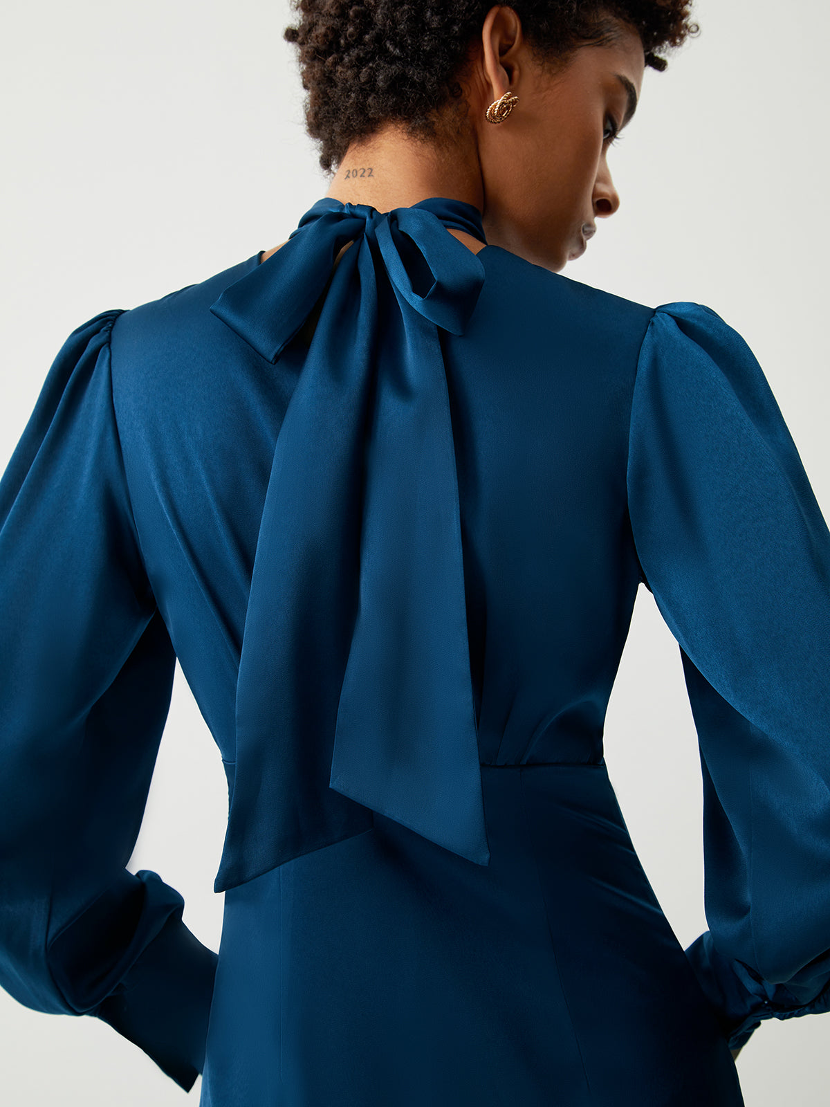 Effortlessly Elegant Dress with a Timeless Design