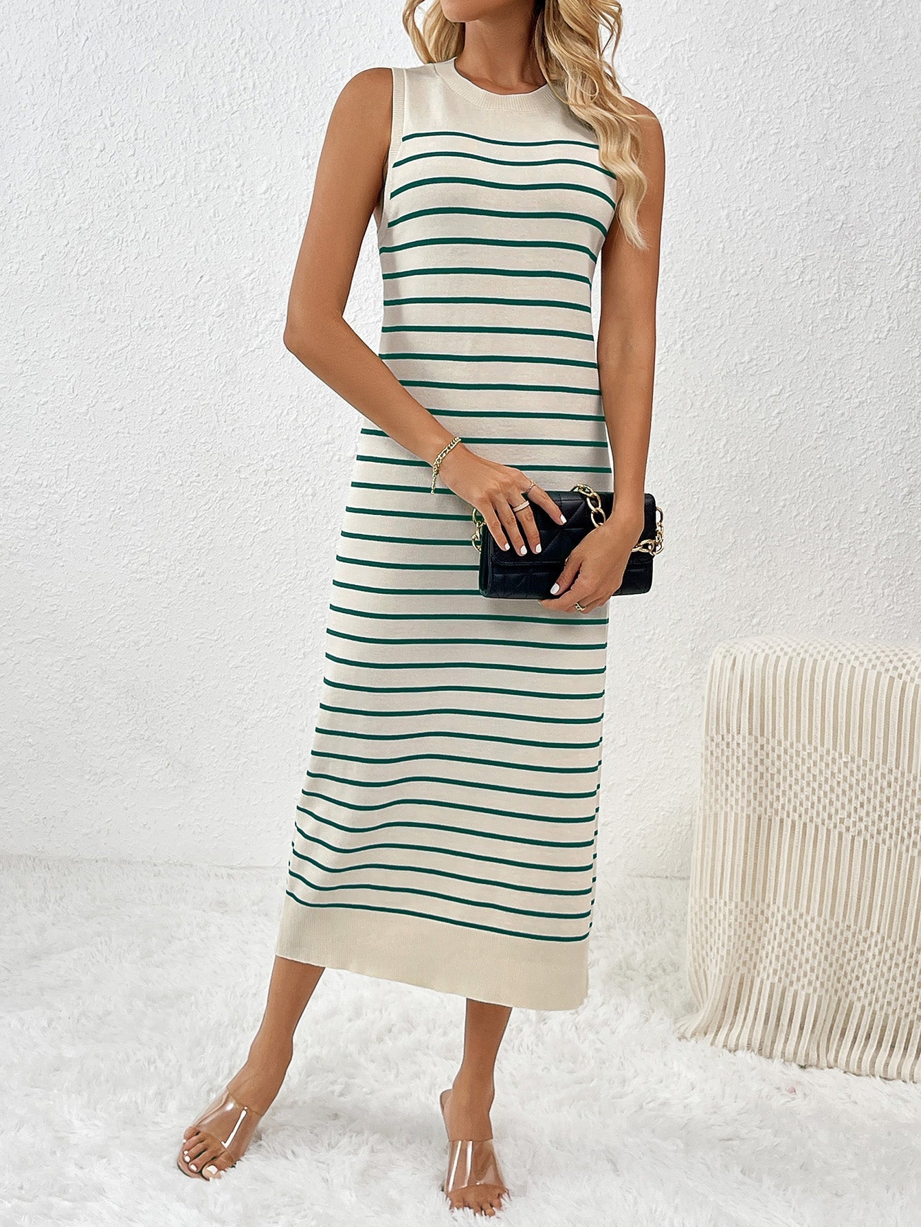 Well Tailored Dress with a Graceful Silhouette