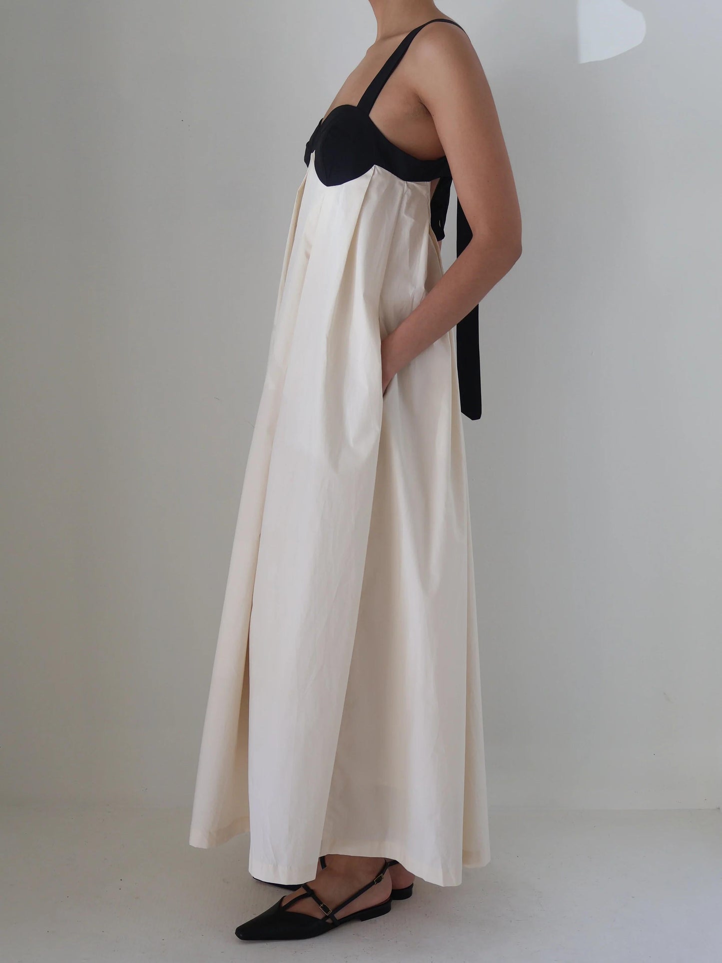 Well Tailored Dress with a Graceful Silhouette