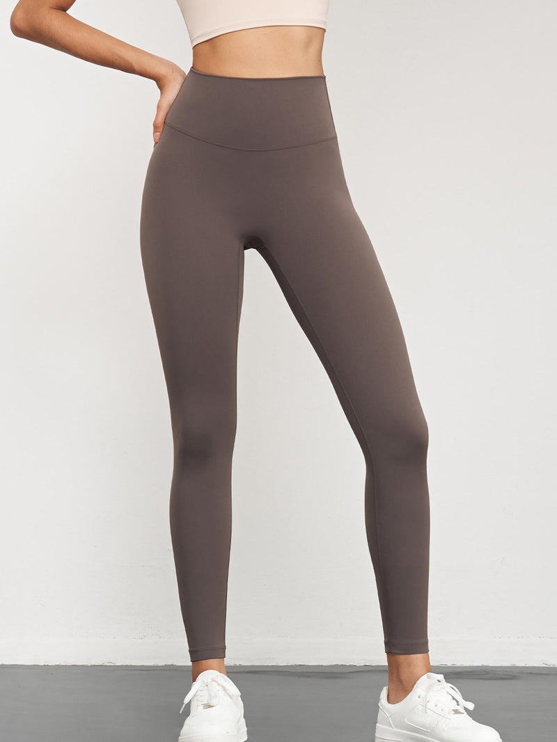 Well Tailored Pants with a Graceful Silhouette