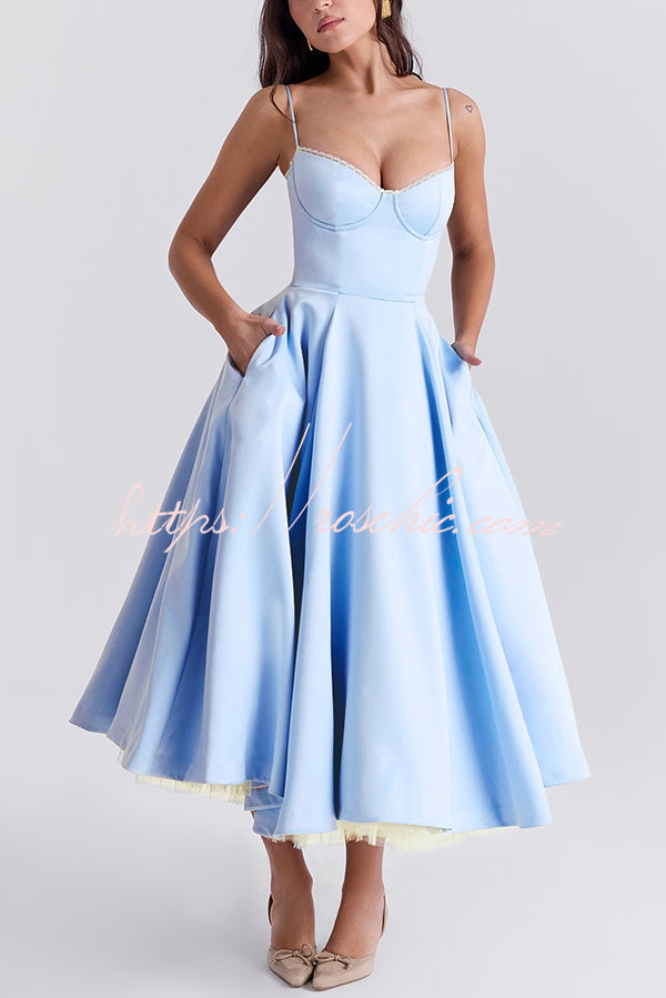 Well Tailored Dress with a Graceful Silhouette