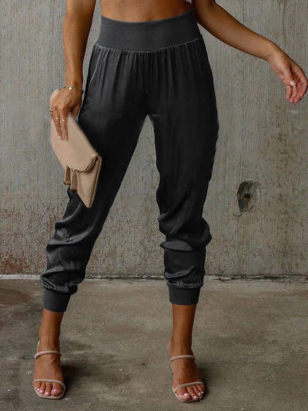 Effortlessly Elegant Pants with a Timeless Design
