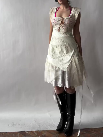 Effortlessly Elegant Dress with a Timeless Design
