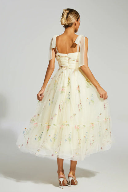 Effortlessly Elegant Dress with a Timeless Design