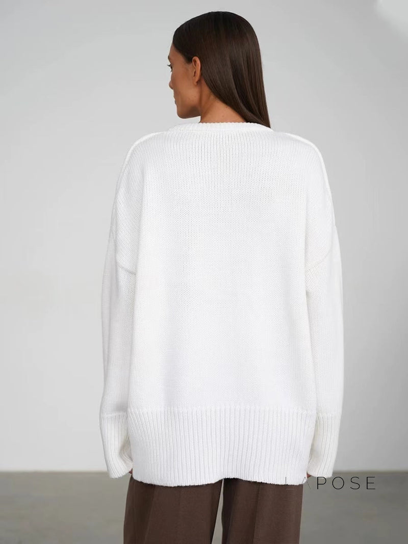Effortlessly Elegant Sweater with a Timeless Design